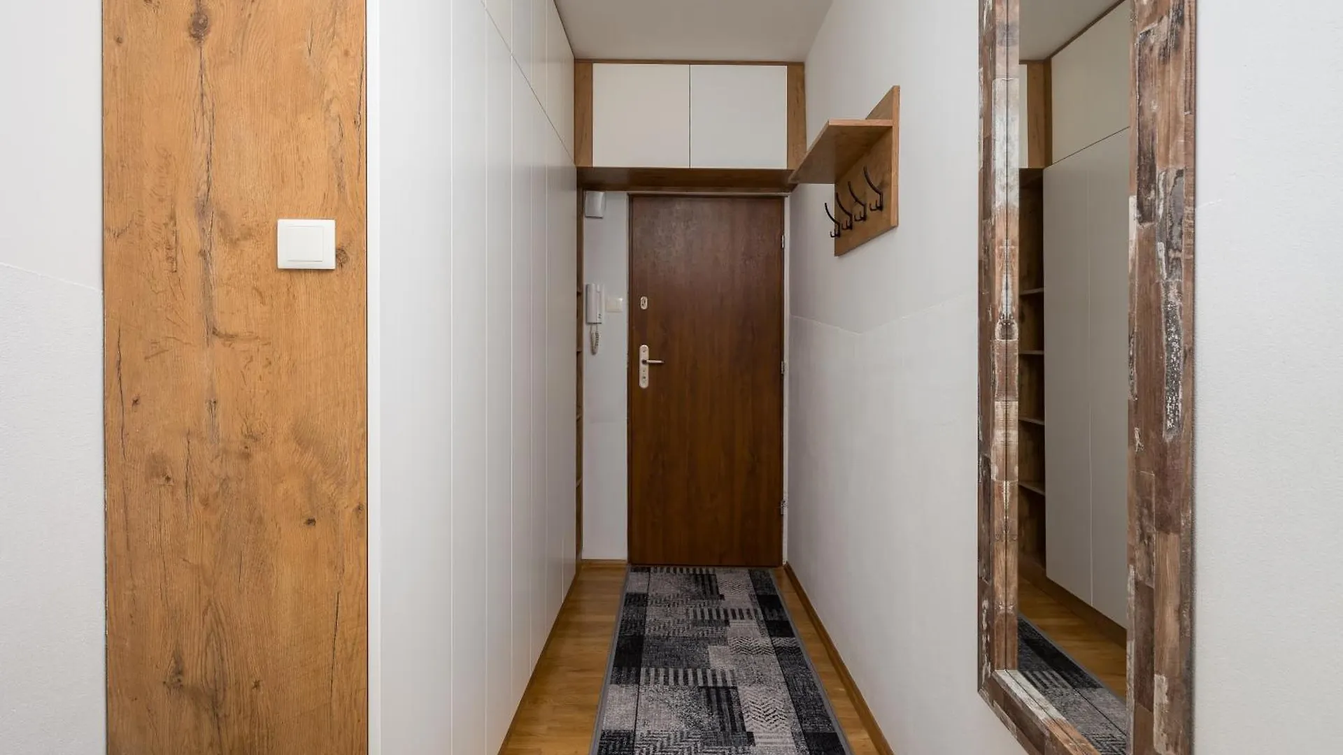 Wola Ratusz Comfort Apartment Warsaw Poland